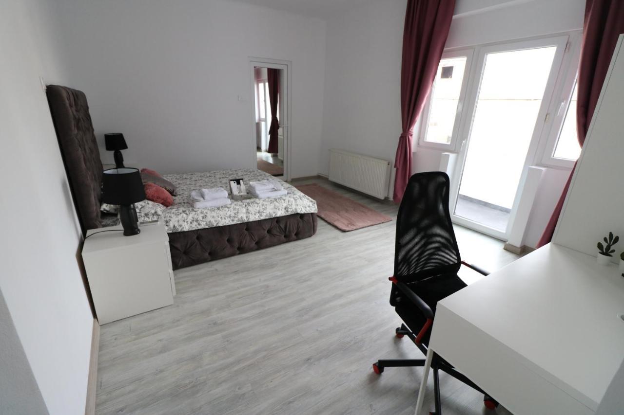 Athenee Palace Apartment - Panoramic View Terrace & Balcony - Free Minibar Bukares Bagian luar foto