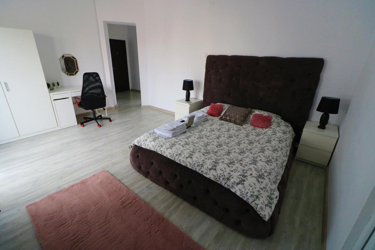 Athenee Palace Apartment - Panoramic View Terrace & Balcony - Free Minibar Bukares Bagian luar foto