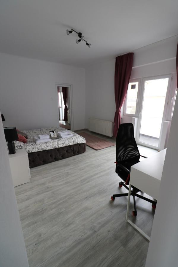 Athenee Palace Apartment - Panoramic View Terrace & Balcony - Free Minibar Bukares Bagian luar foto