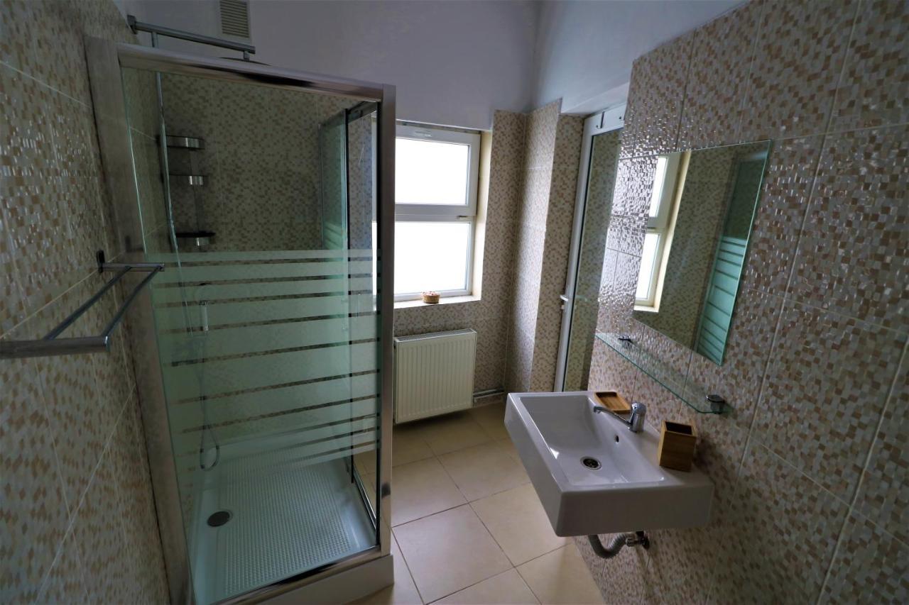 Athenee Palace Apartment - Panoramic View Terrace & Balcony - Free Minibar Bukares Bagian luar foto