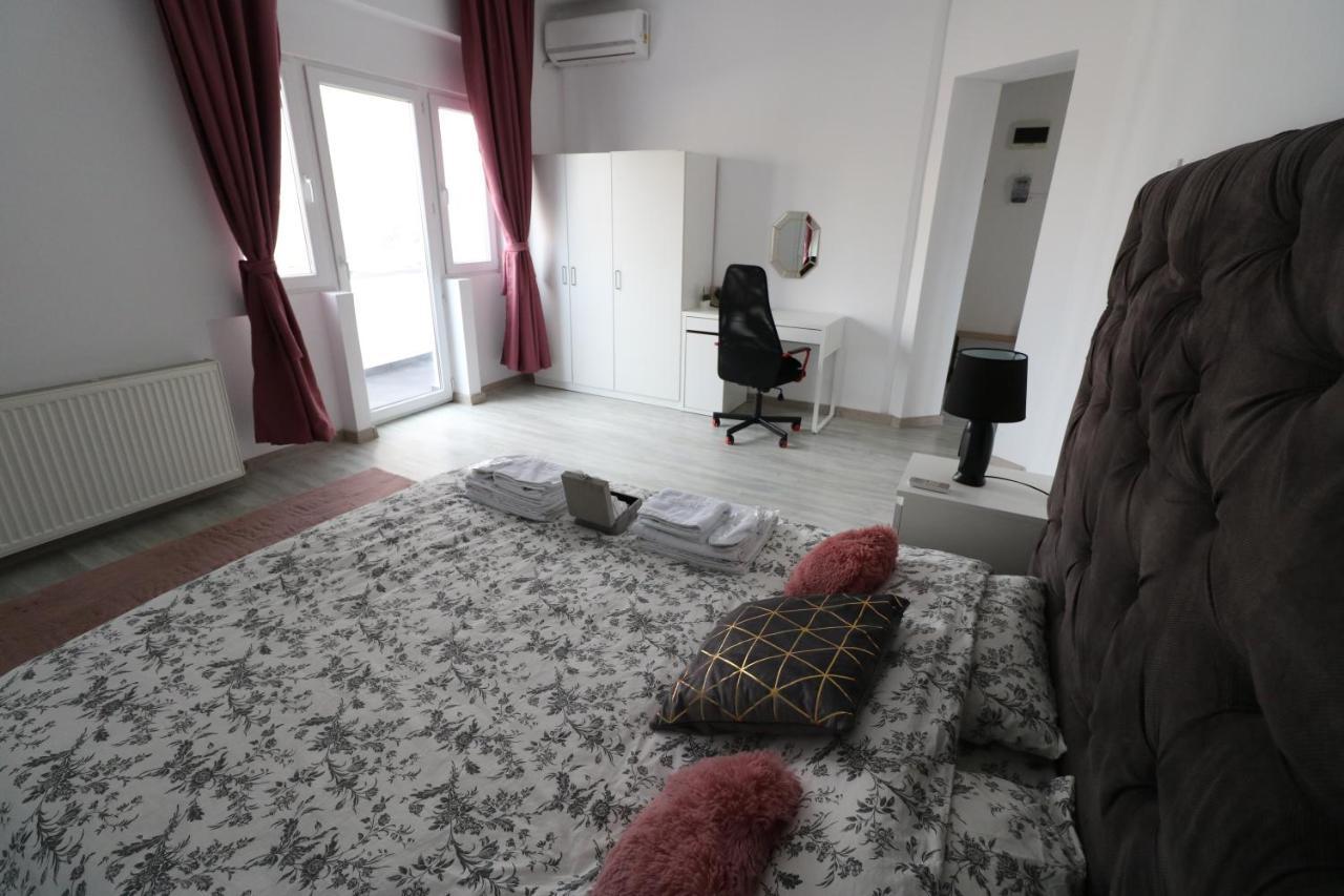 Athenee Palace Apartment - Panoramic View Terrace & Balcony - Free Minibar Bukares Bagian luar foto