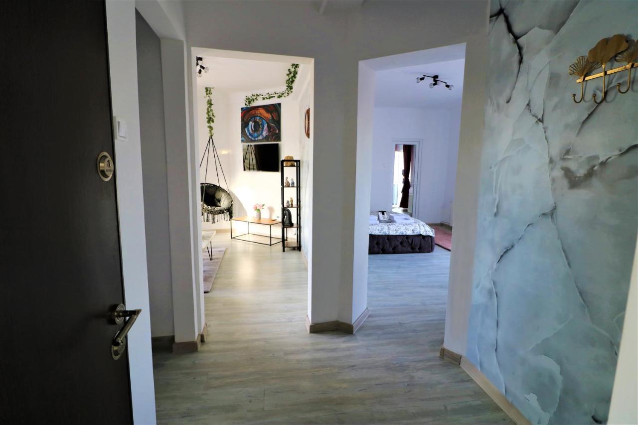 Athenee Palace Apartment - Panoramic View Terrace & Balcony - Free Minibar Bukares Bagian luar foto